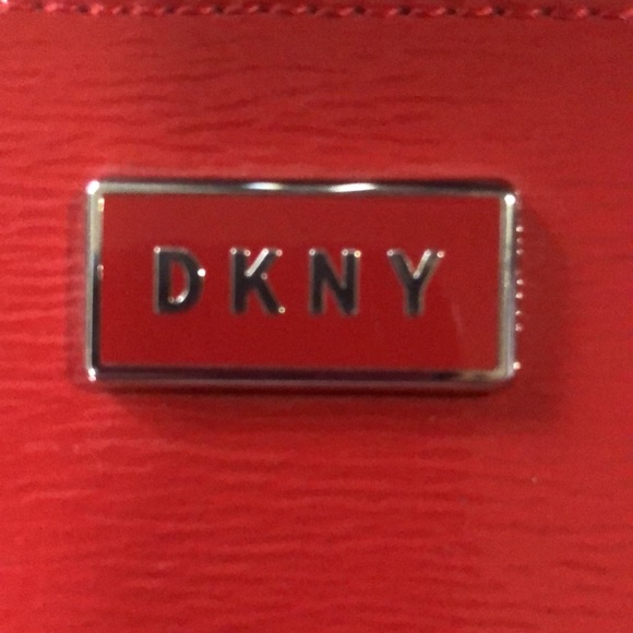 NWT DKNY GIGI- Wristlet - Picture 2 of 7